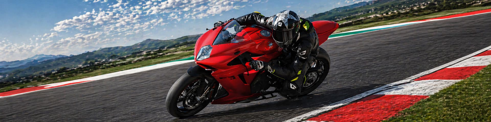mv-agusta-moto-circuit-performance.jpg -  Moto MV Agusta en action sur circuit performance et vitesse